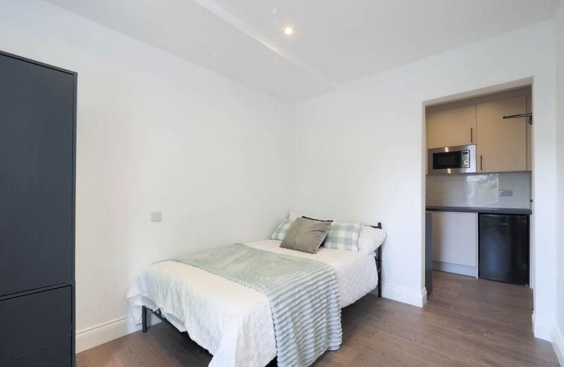 Property photo 1 of 18 Bedroom