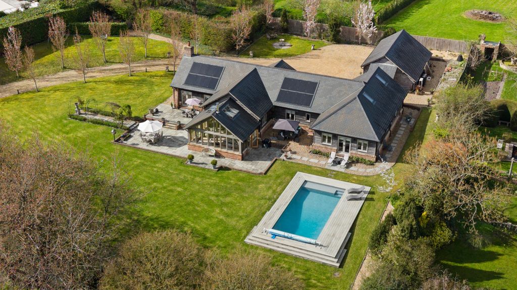 Property photo 1 of 34 Manor Barn Elevated