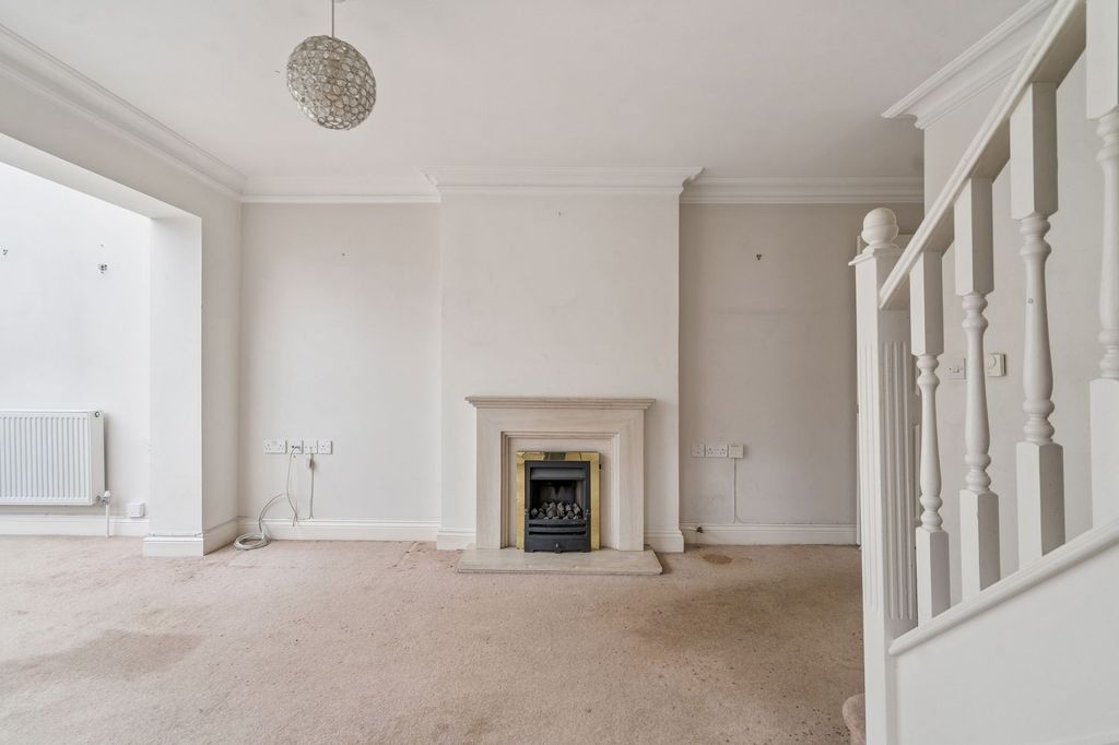 Property photo 3 of 23