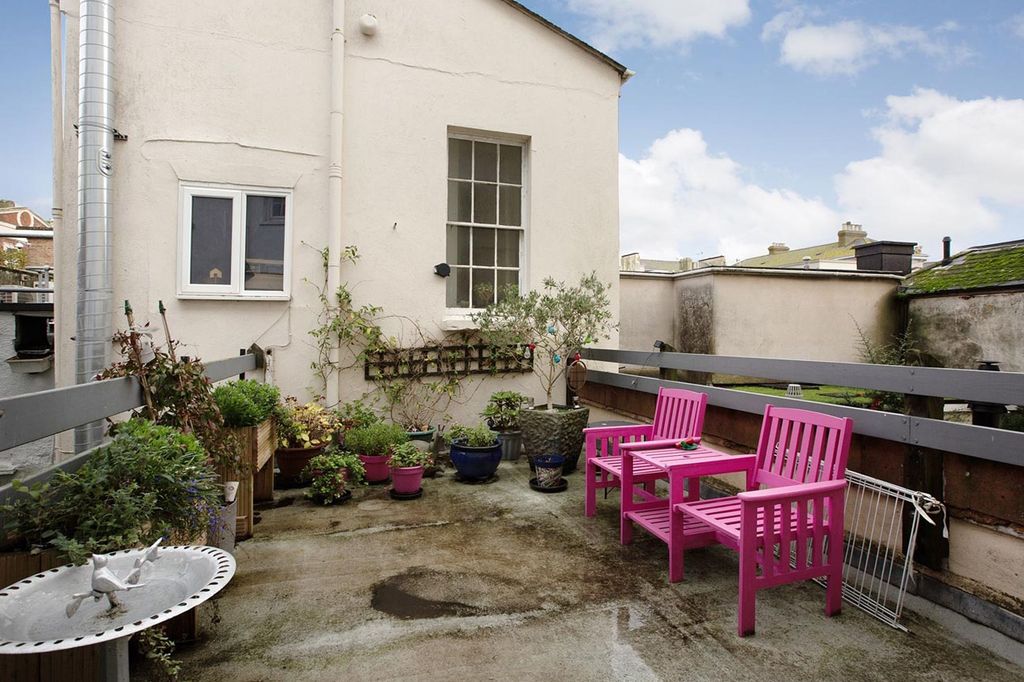 Property photo 3 of 11