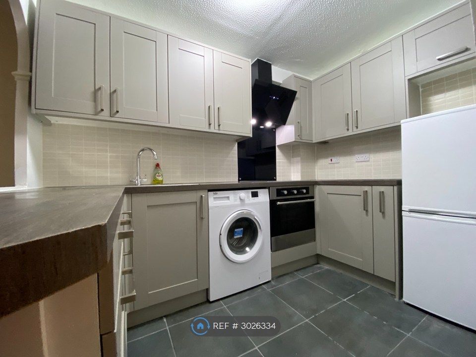Property photo 3 of 6 Kitchen