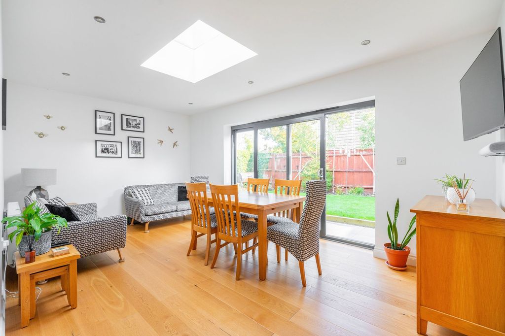 Property photo 3 of 21