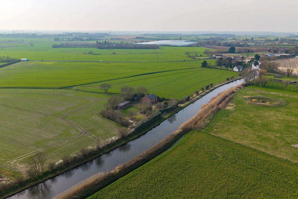 Property photo 2 of 44