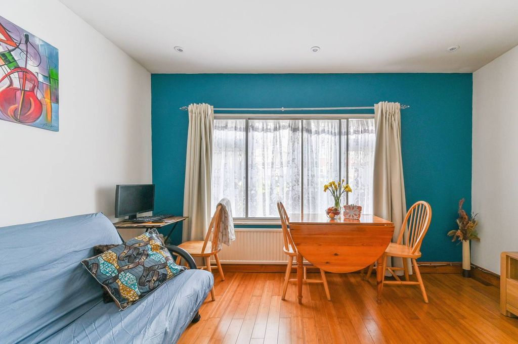 Property photo 3 of 7