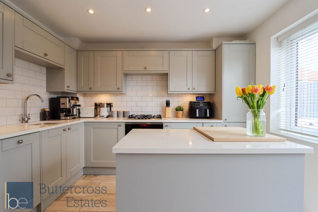 Property photo 2 of 19 Kitchen