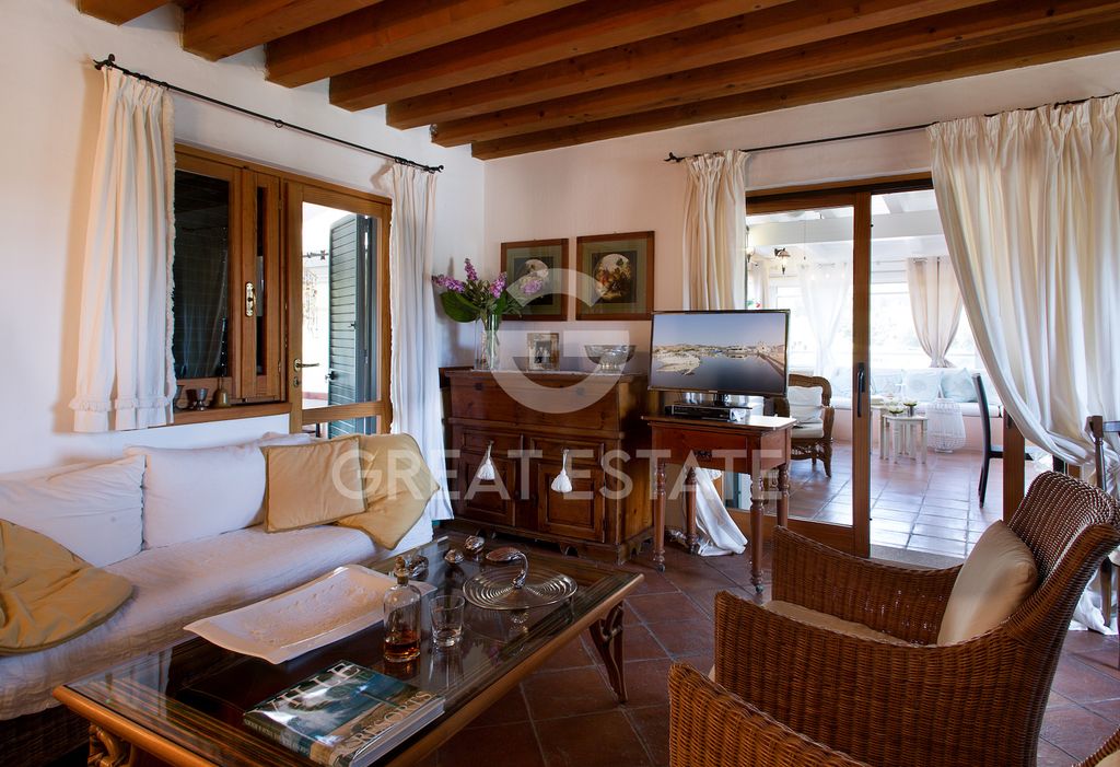 Property photo 2 of 24 Interiors