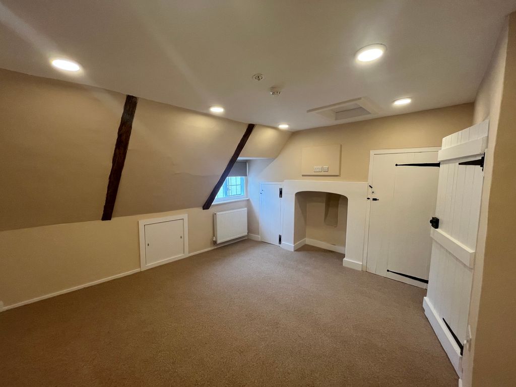 Property photo 3 of 5 Lounge