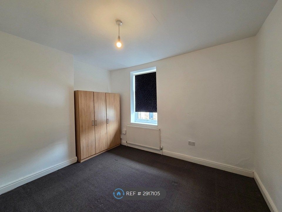 Property photo 3 of 10 Main Bedroom