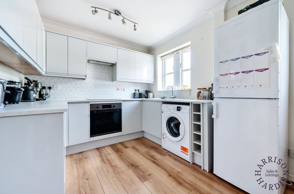 Property photo 2 of 11 Kitchen
