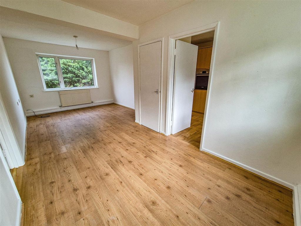 Property photo 2 of 12 Living Room