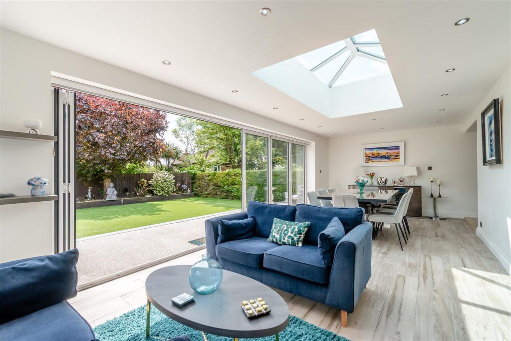 Property photo 1 of 18 8646963-Interior01.Jpg