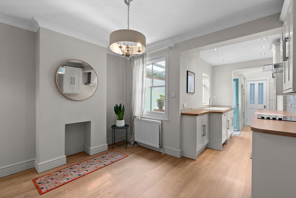 Property photo 3 of 25 134Newmarketst-011.Jpg