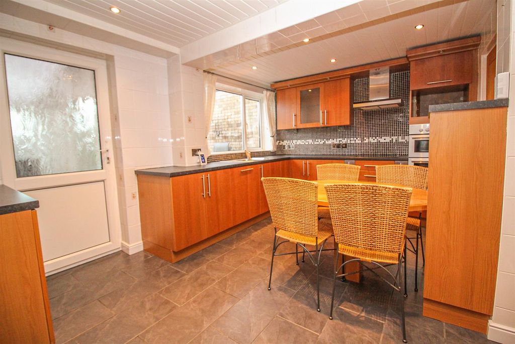 Property photo 3 of 15 Breakfasting Kitchen