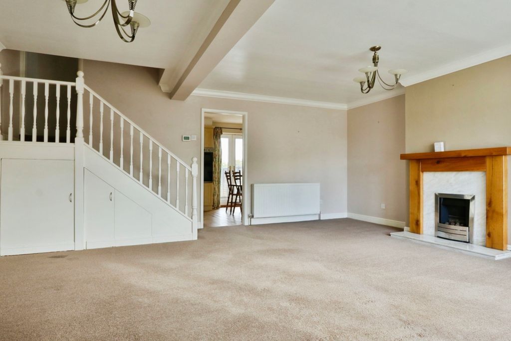 Property photo 3 of 16 4519277