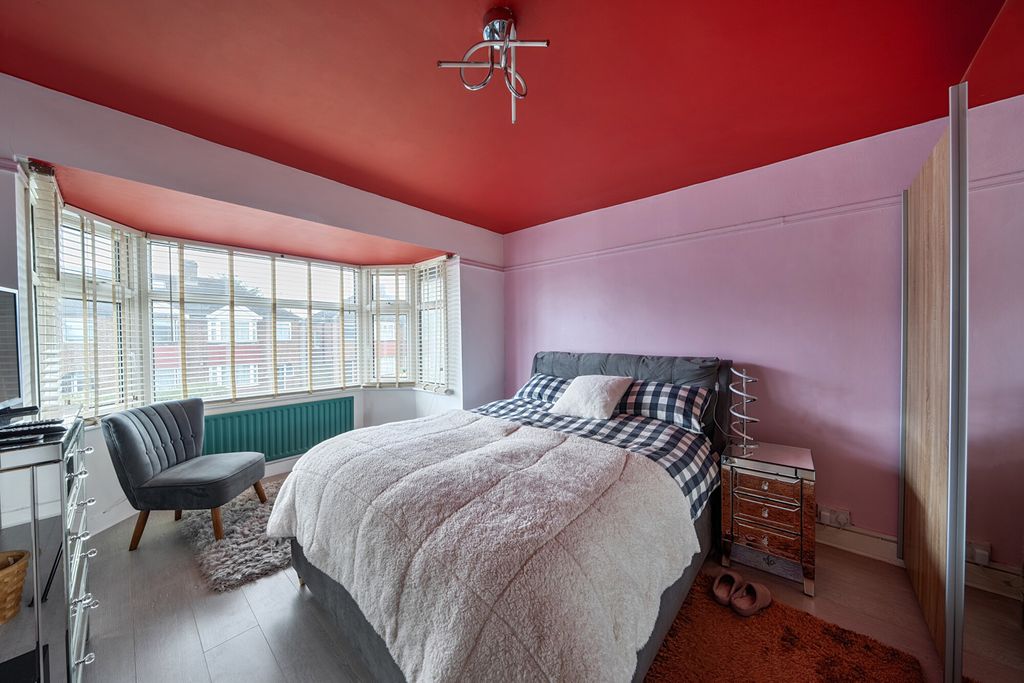 Property photo 2 of 24 1383248-10-692466...