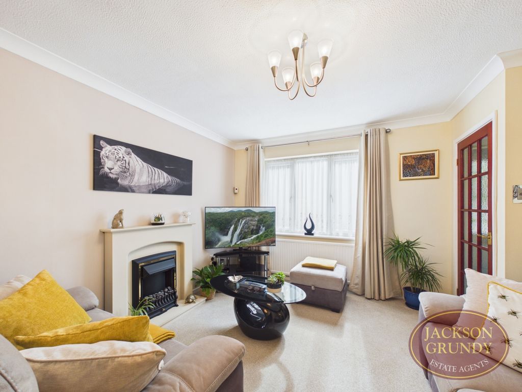 Property photo 3 of 21 Fishers Close