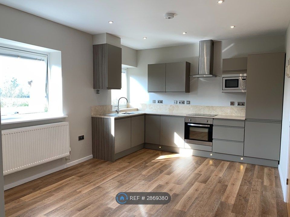 Property photo 2 of 15 Bright Open-Plan Kitchen/Living Area