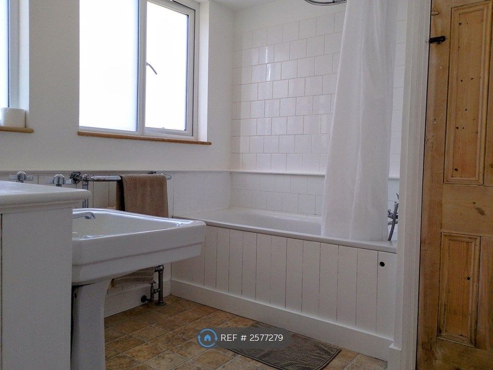 Property photo 3 of 10 Bathroom