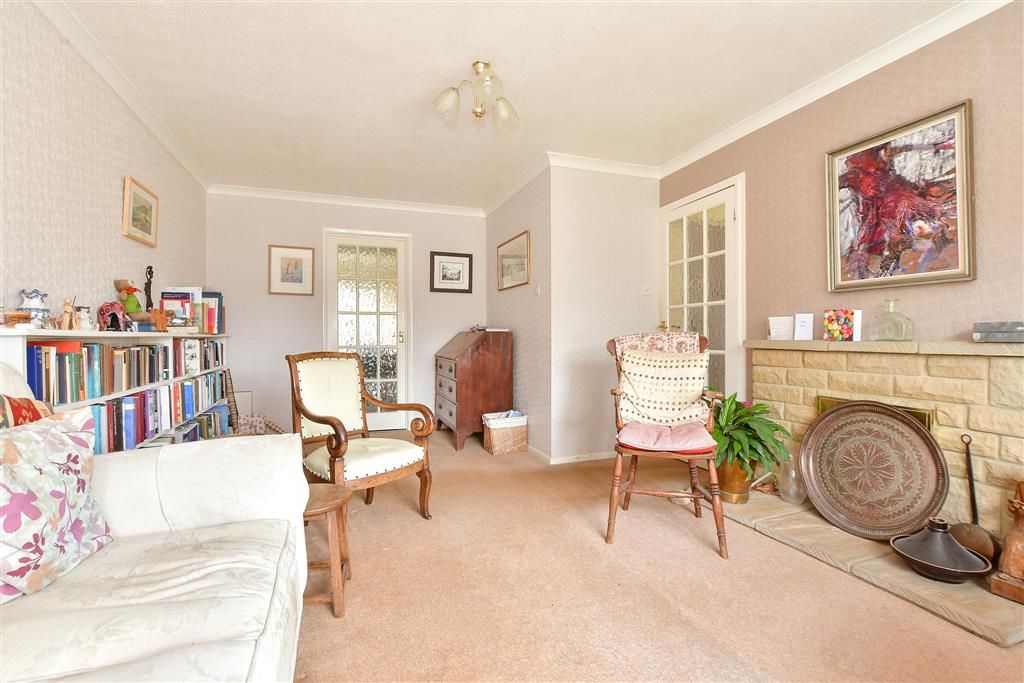 Property photo 1 of 11 Lounge