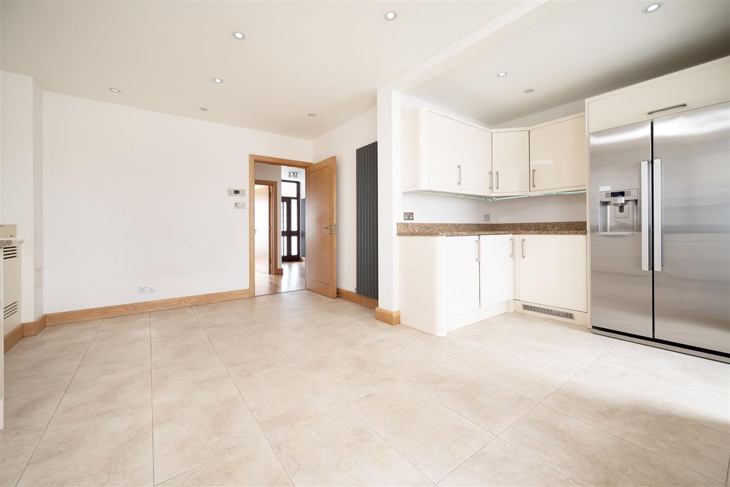 Property photo 3 of 14 3