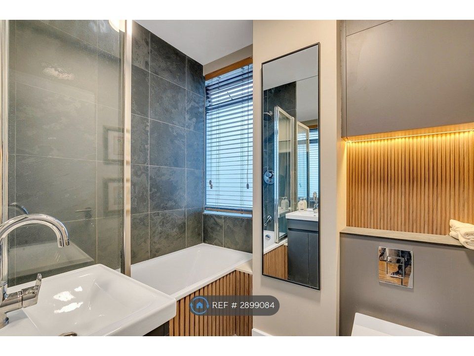 Property photo 3 of 20 Bathroom