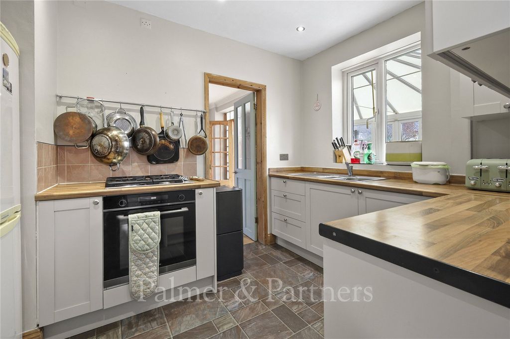 Property photo 2 of 17 Kitchen
