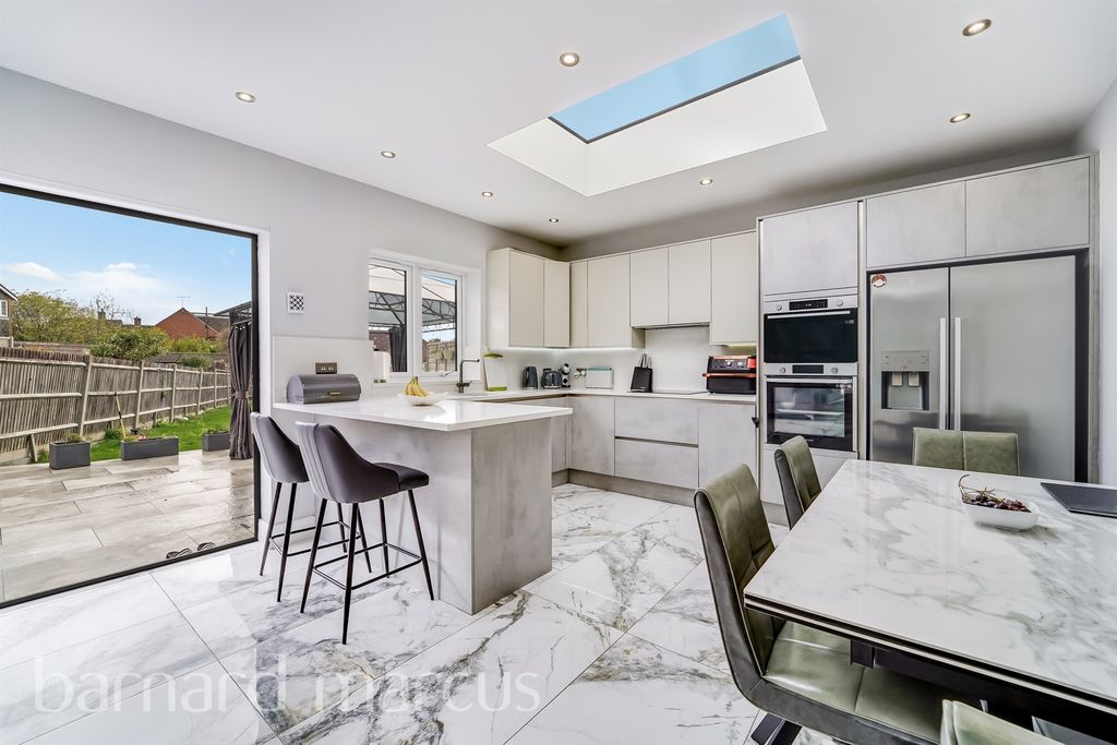 Property photo 3 of 24