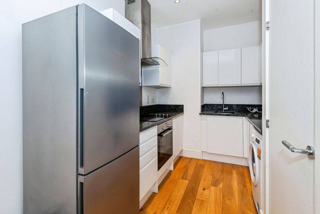 Property photo 3 of 19 Kitchen
