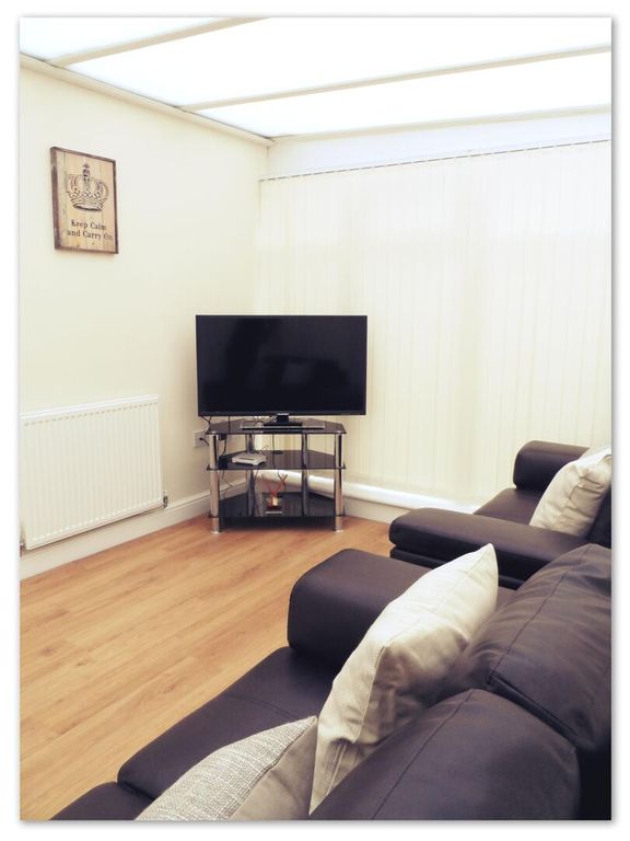 Property photo 2 of 5 Living Room