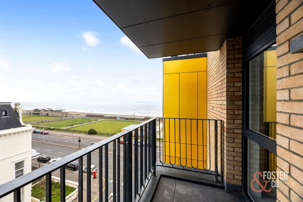 Property photo 3 of 16 Kingsway, Aurum, 42-011.Jpg