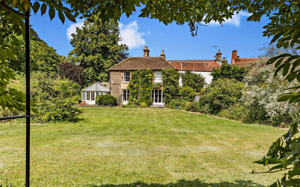 Property photo 3 of 19 Gardens