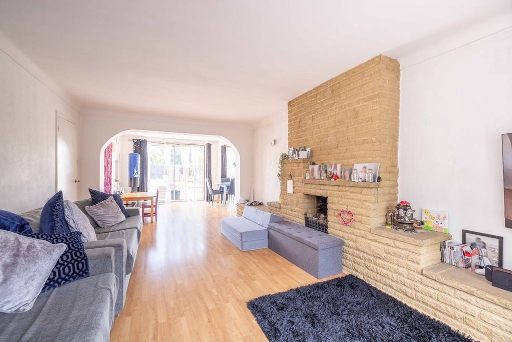Property photo 2 of 19