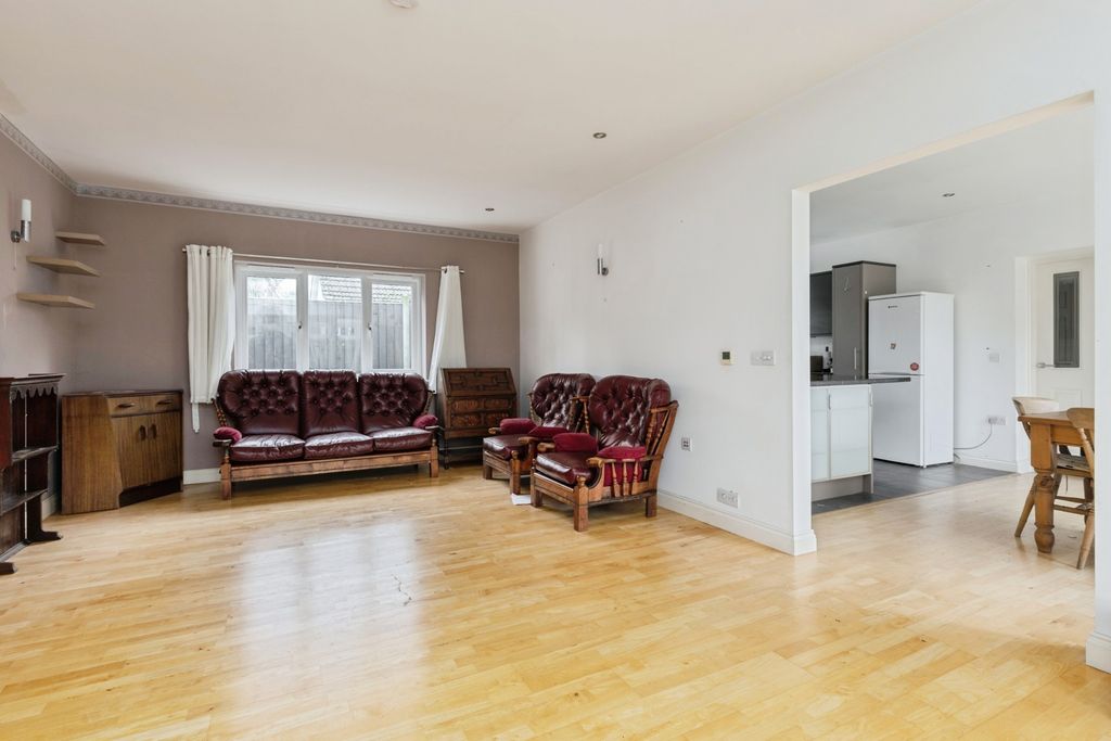 Property photo 3 of 17 Pbox-Img.Jpg