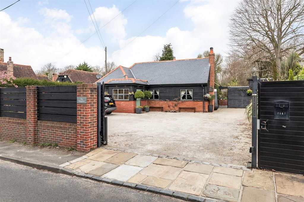 Property photo 2 of 26