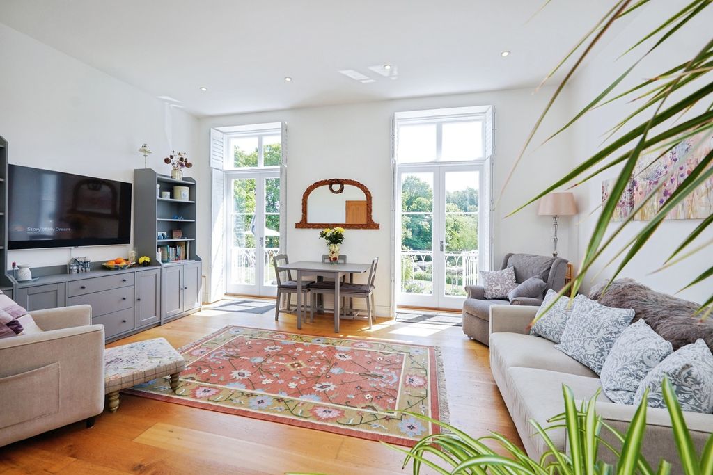 Property photo 3 of 21 Pbox-Img.Jpg