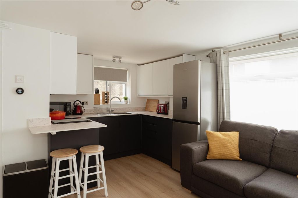 Property photo 1 of 9 5.Jpg