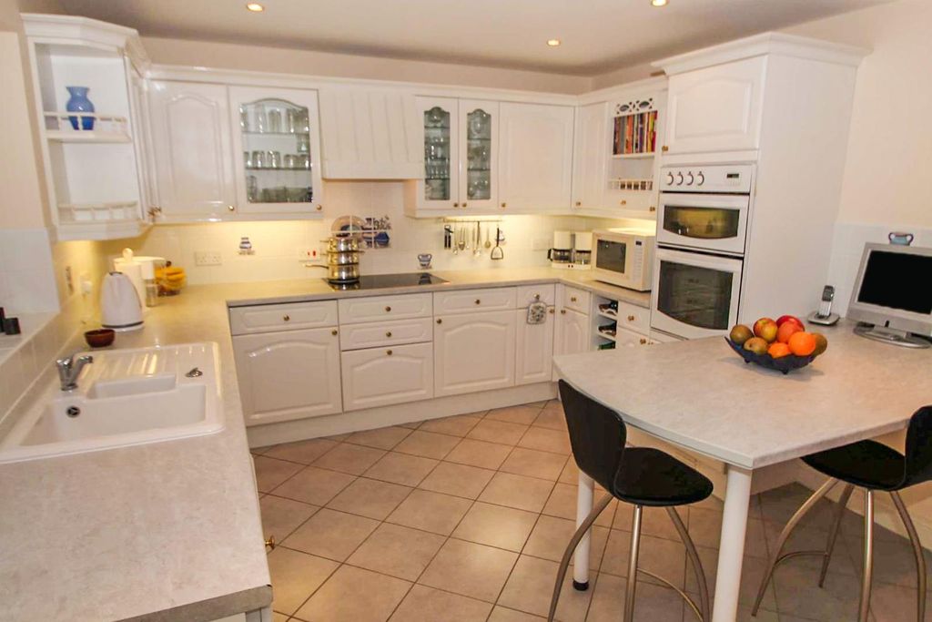 Property photo 3 of 13 Kitchen