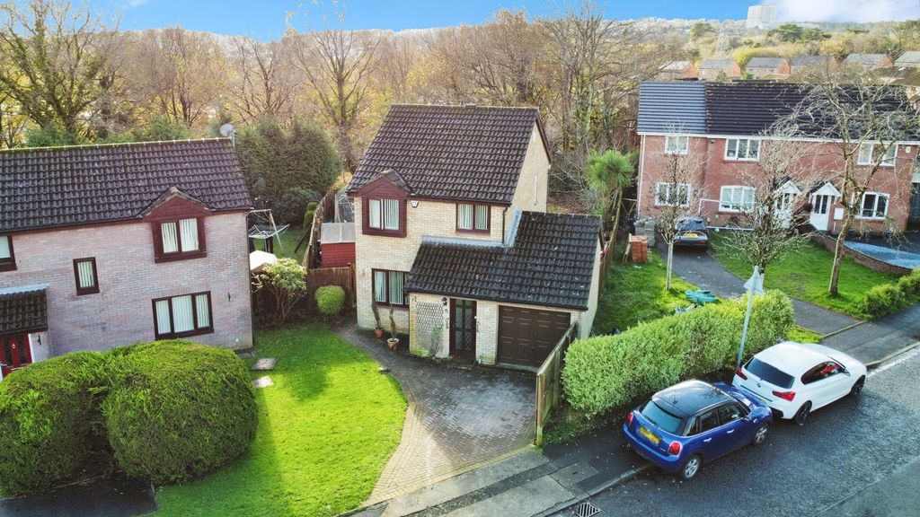 Property photo 1 of 20