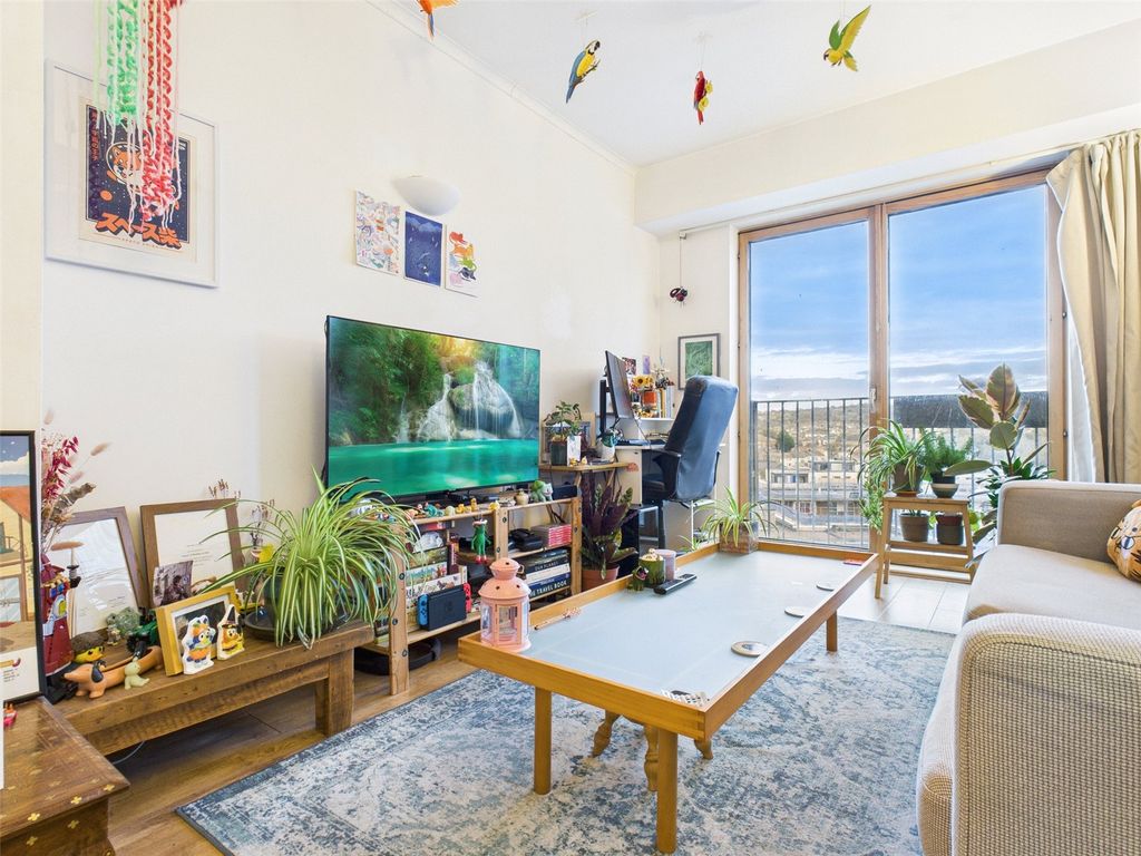 Property photo 3 of 11 Lounge