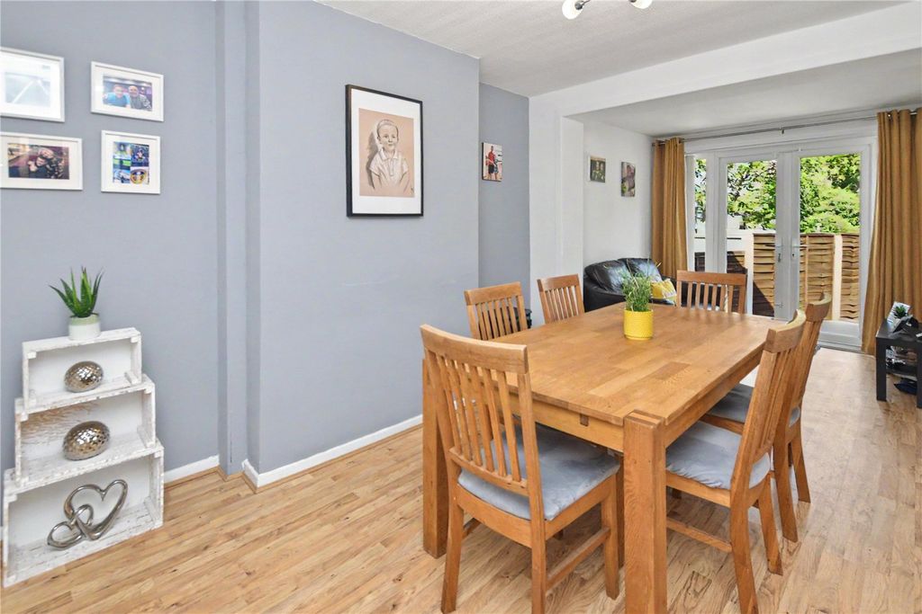 Property photo 2 of 38 Picture No. 18