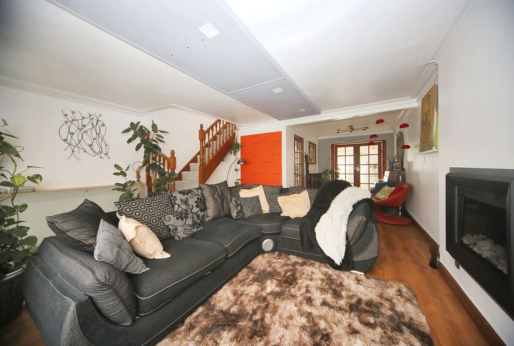 Property photo 2 of 25