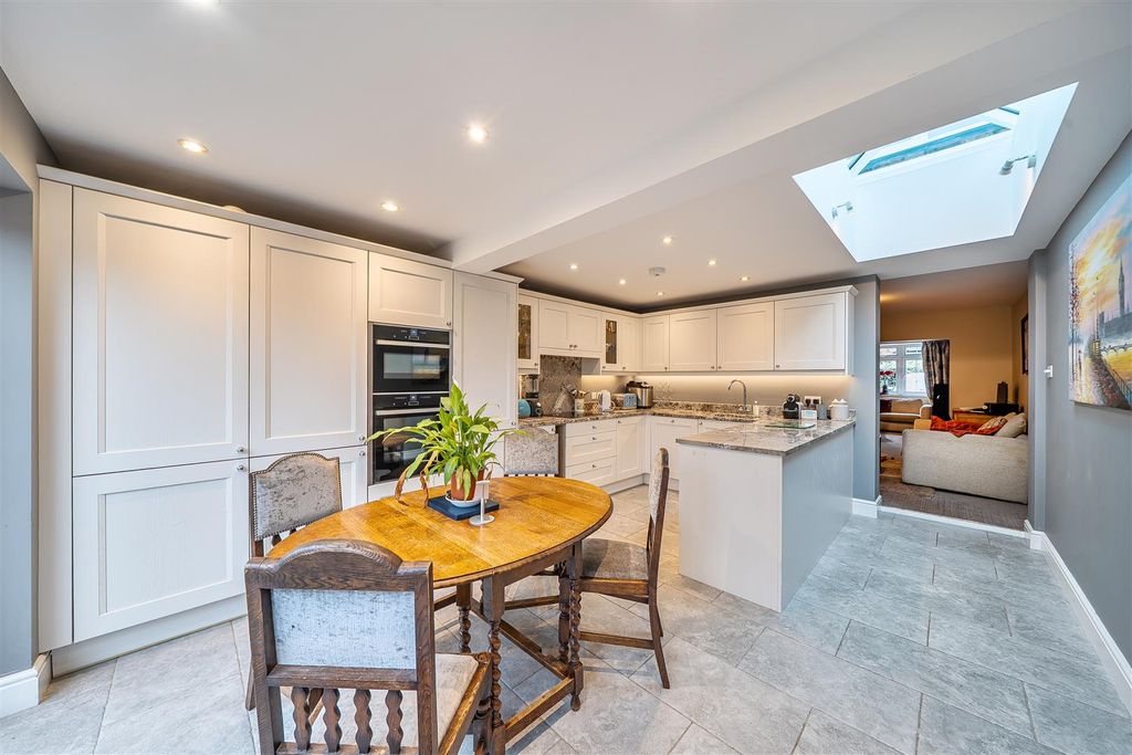 Property photo 2 of 9 New Road - Kit Diner.Jpg