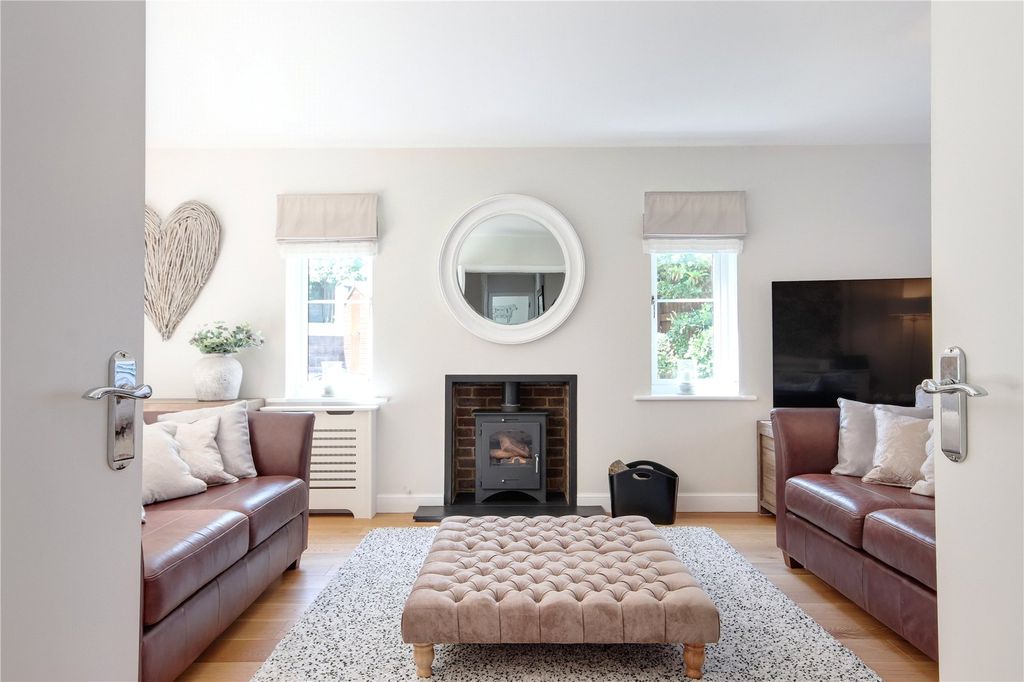 Property photo 3 of 18 Sitting Room