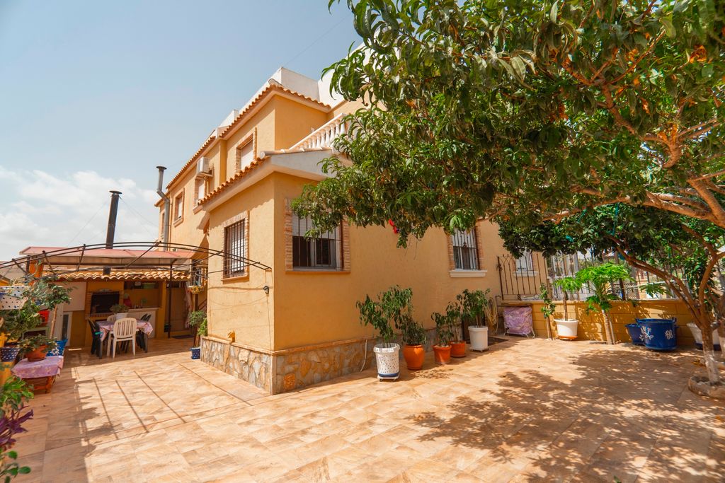 Property photo 1 of 32