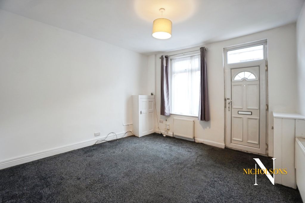 Property photo 2 of 15 4298302