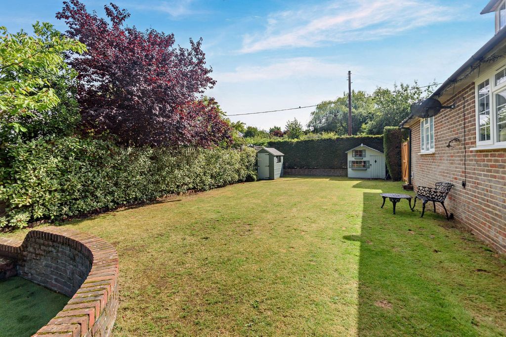 Property photo 2 of 18 Garden