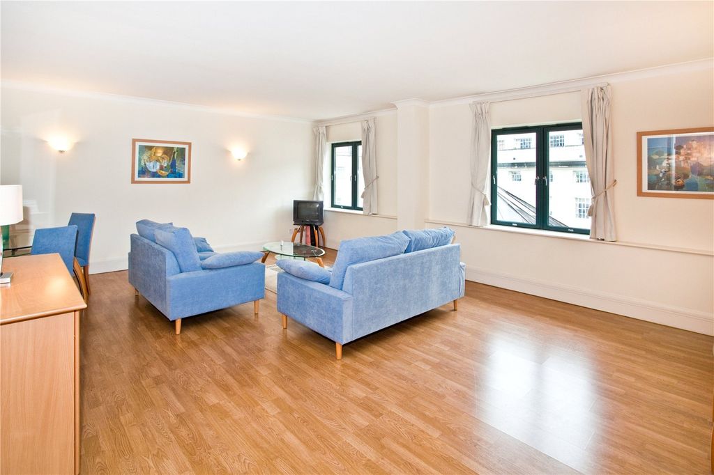 Property photo 1 of 11 Reception