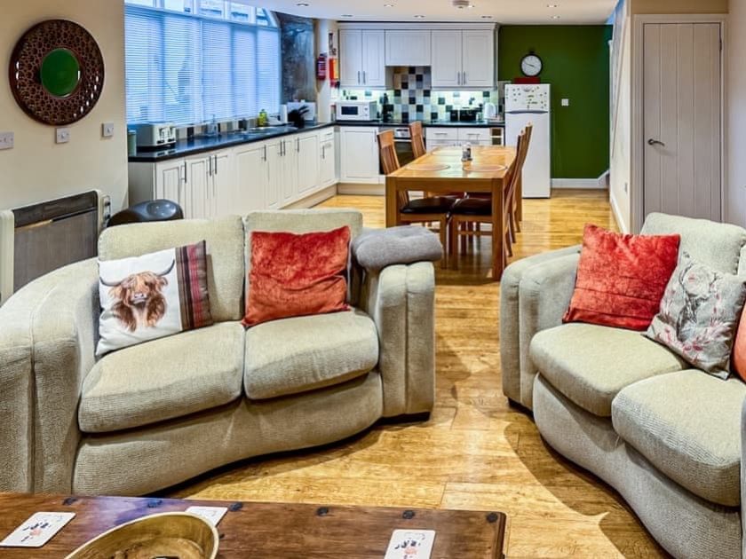 Property photo 3 of 11 4