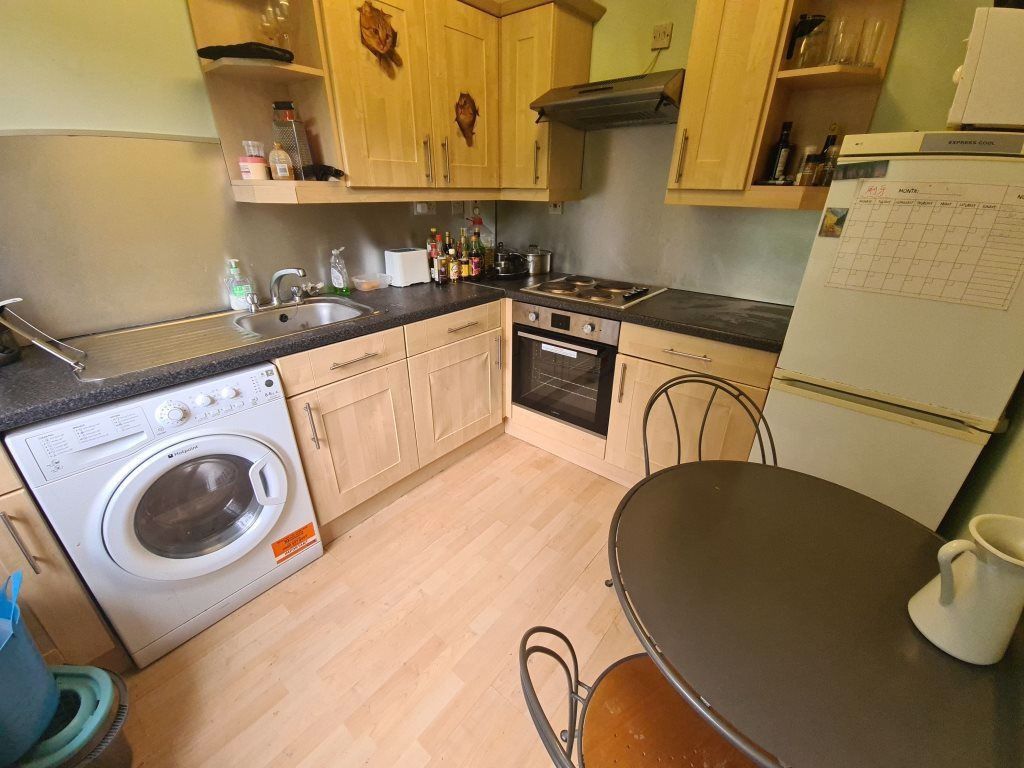 Property photo 3 of 4 Well-Equipped Kitchen With Fitted Cabinets, Integr...