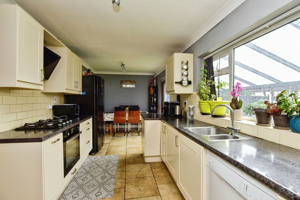 Property photo 3 of 20 Kitchen-Diner